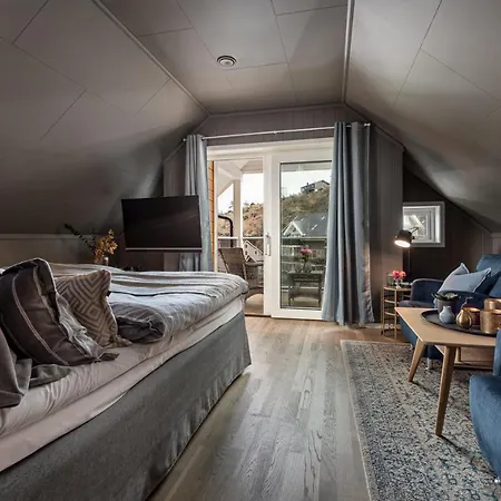 Knutholmen 3* Kalvag